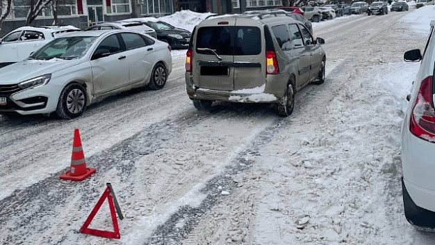 За рулем сбившего женщину на Велижской авто был 19-летний водитель